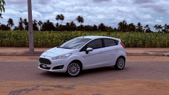 FORD FIESTA 1.6 TITANIUM HATCH 16V FLEX 4P POWERSHIFT FORD FIESTA 1.6 TITANIUM HATCH 16V FLEX 4P POWERSHIFT